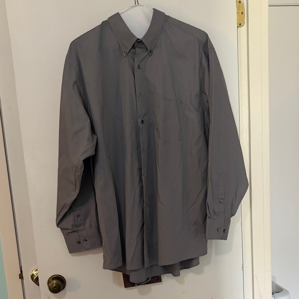 Van Heusen Gray Button-Up Dress Shirt- size 17 1/2-18  34/35 xl